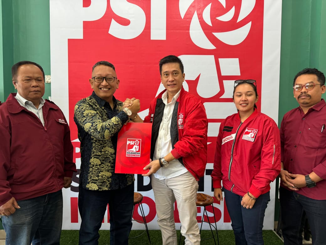 Calon wali kota Sinoeng N Rachmadi terus menggalang dukungan. Kali ini bersama Partai Solidaritas Indonesia (PSI). (Dhinar Sasongko/Jawa Pos Radar Semarang)