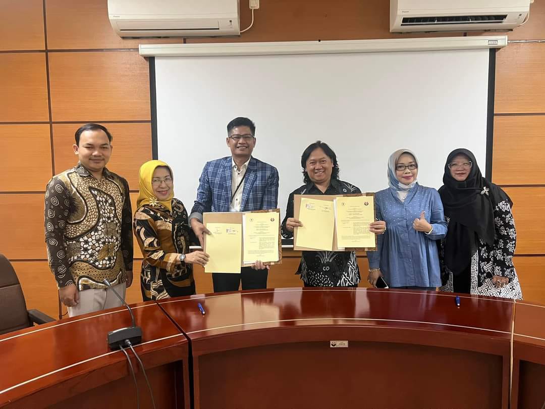 Penandatanganan perjanjian tridharma perguruan tinggi ini dipimpin oleh Dr. Agus Cahyono, M. Hum, Ketua APSI, dengan dukungan penuh dari Dr. Aryo Sunaryo M. Pd, Kepala UPT Kebudayaan UPI,  Sabtu (13/7