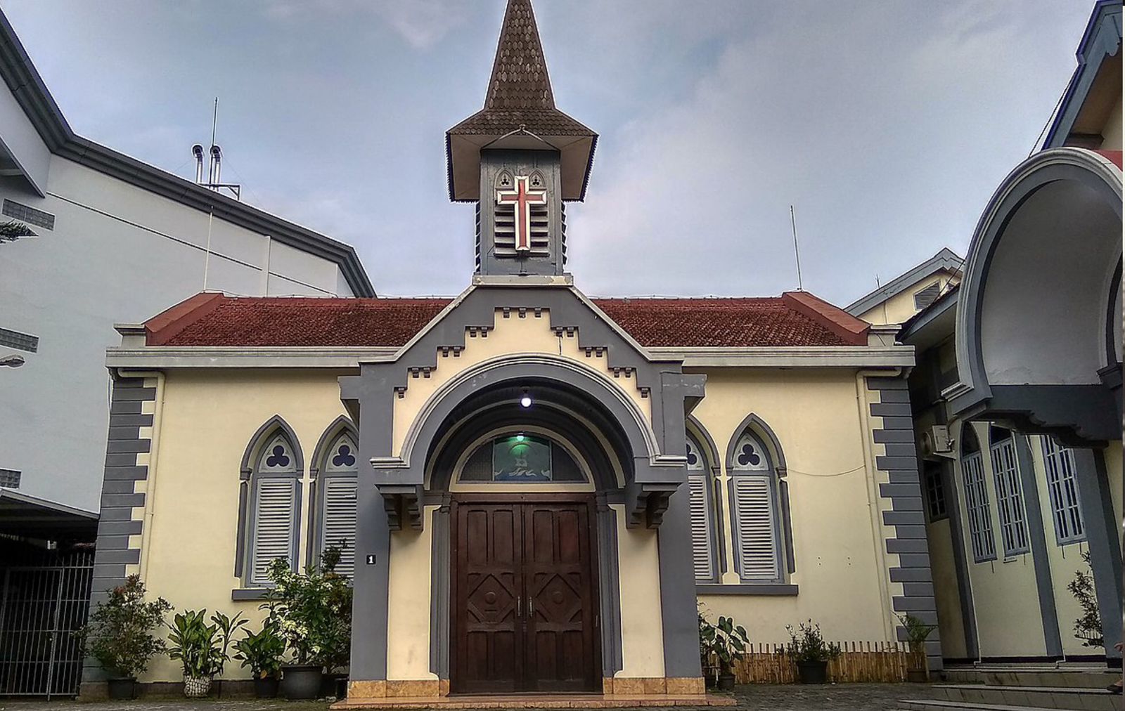 Potret Bangunan Gedung Gereja GPIB Tamansari Salatiga