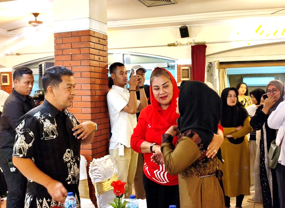 Wali Kota Semarang Hevearita G Rahayu saat menampung aspirasi dari orang tua siswa pengguna dugaan piagam palsu saat PPDB, Minggu (14/7/2024).