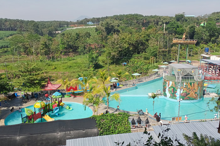 Objek Wisata Watu Gajah Park di Semarang.