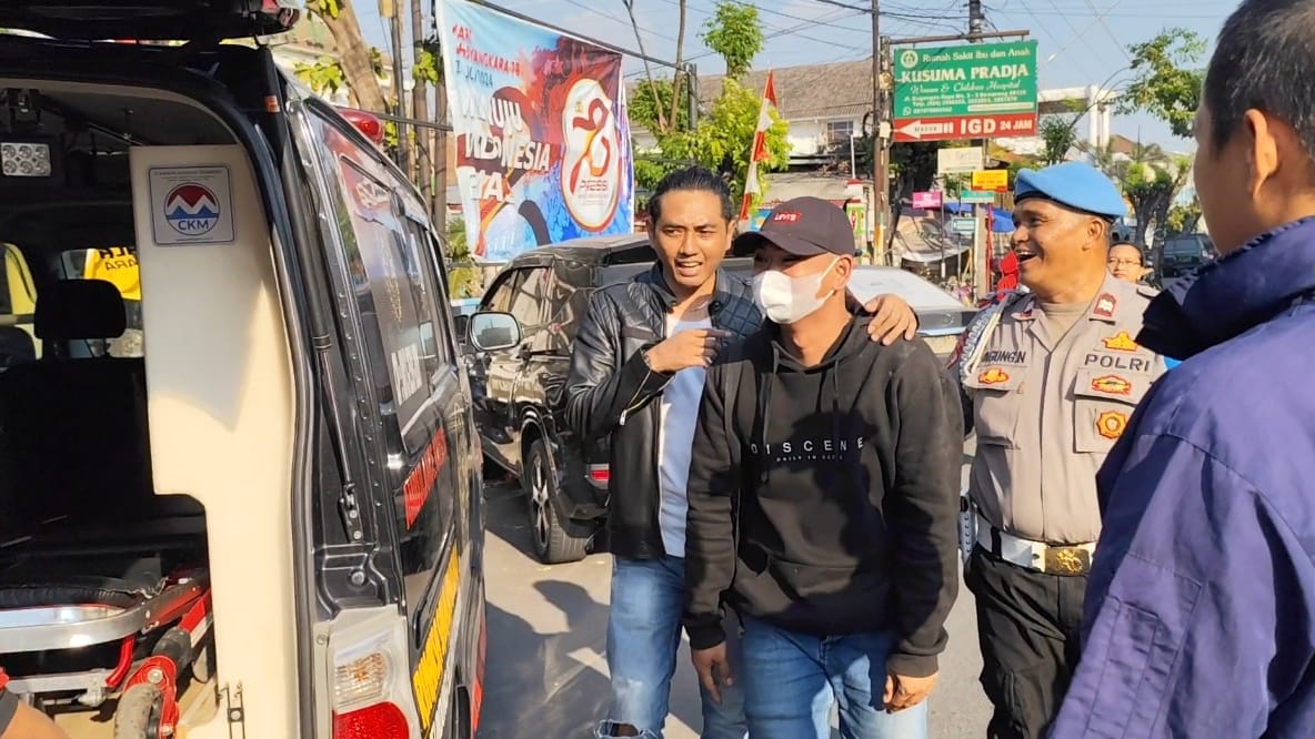 melakukan perusakan pintu kaca IGD Rumah Sakit Pantiwilasa Citarum Semarang.