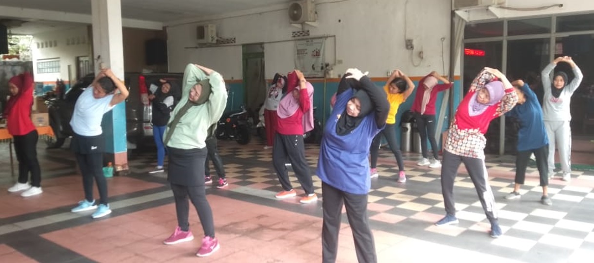 SENAM BERSAMA : Warga RW 05 Kelurahan Pindrikan Kidul rutin menggelar senam bersama.