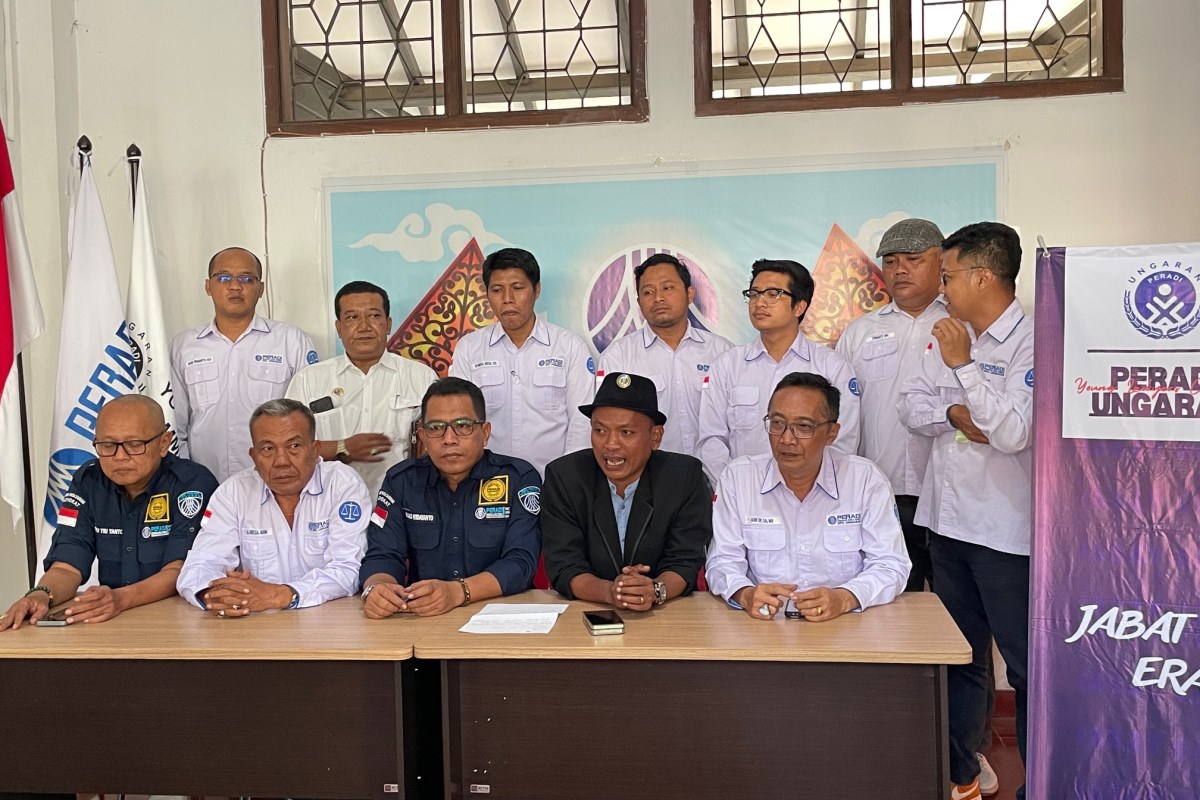 Anggota Peradi Ungaran lakukan koordinasi usai insiden video viral yang terjadi Desa Kalongan Ungaran. Maria Novena/Jawa Pos Radar Semarang