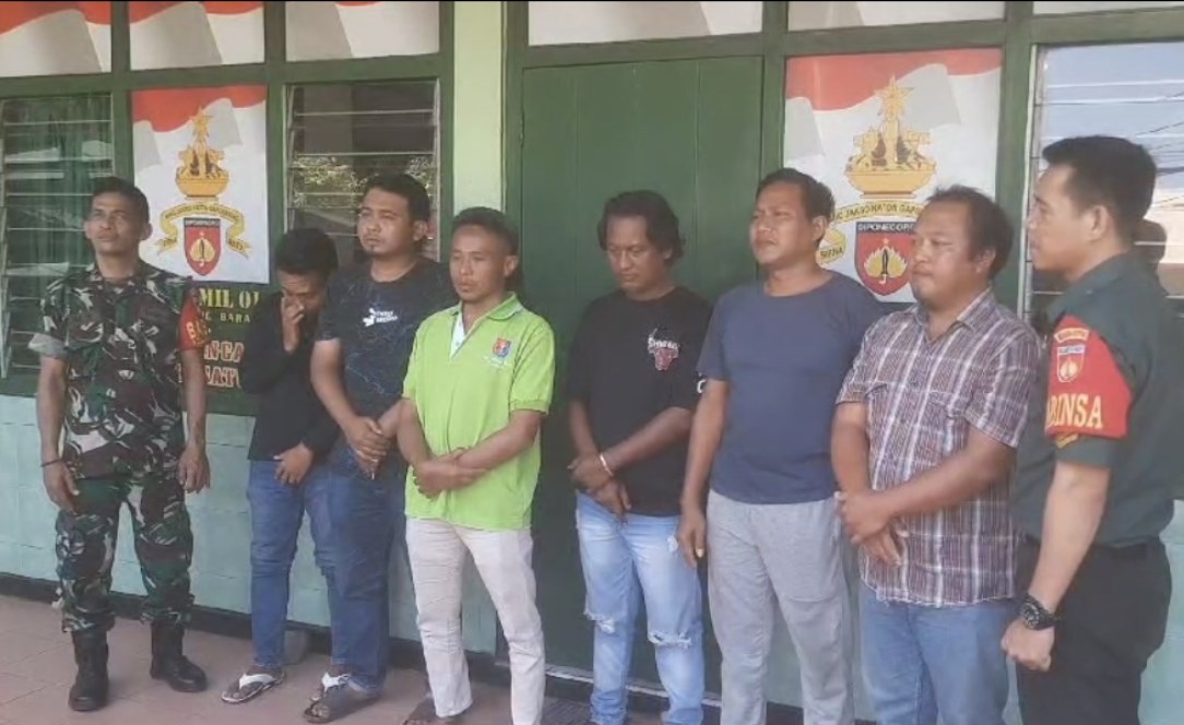 Potongan video sejumlah pria yang bersikap arogan ke TNI akhirnya minta maaf.
