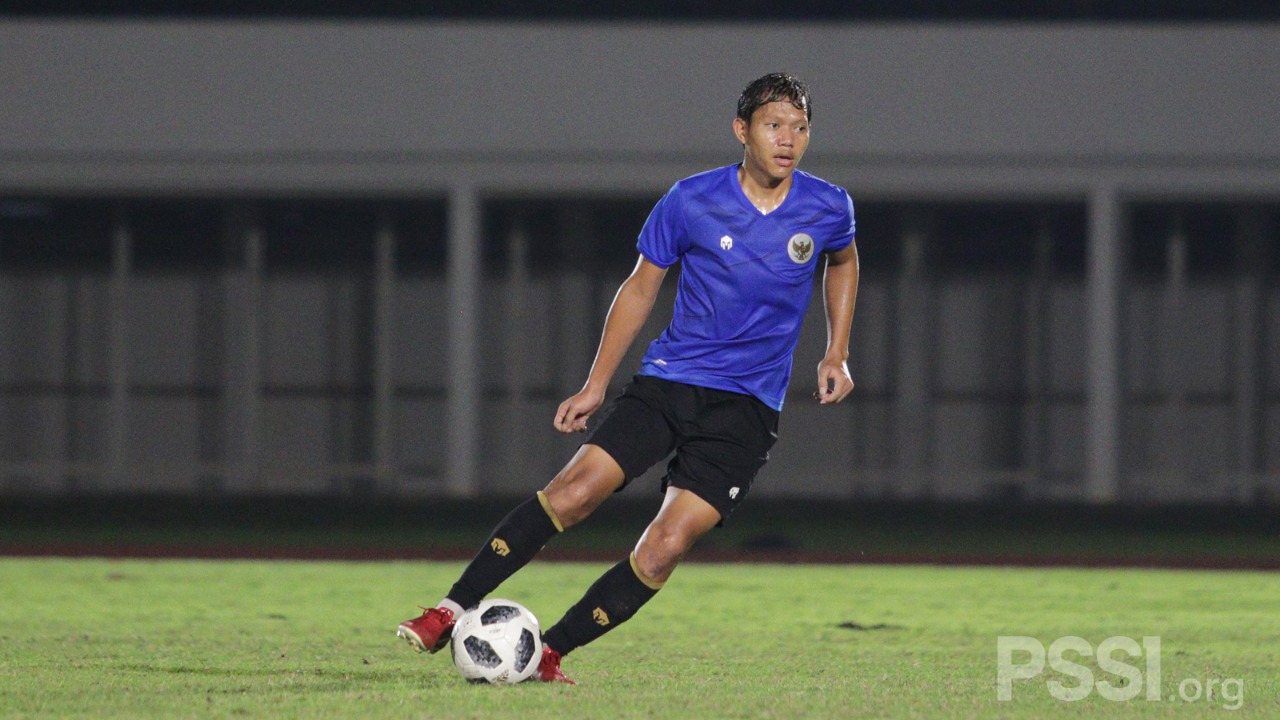 Adam Alis saat bersama Timnas Indonesia