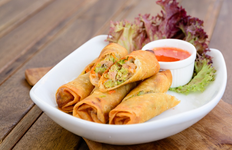 Lumpia merupakan salah satu kuliner khas dari Kota Semarang.