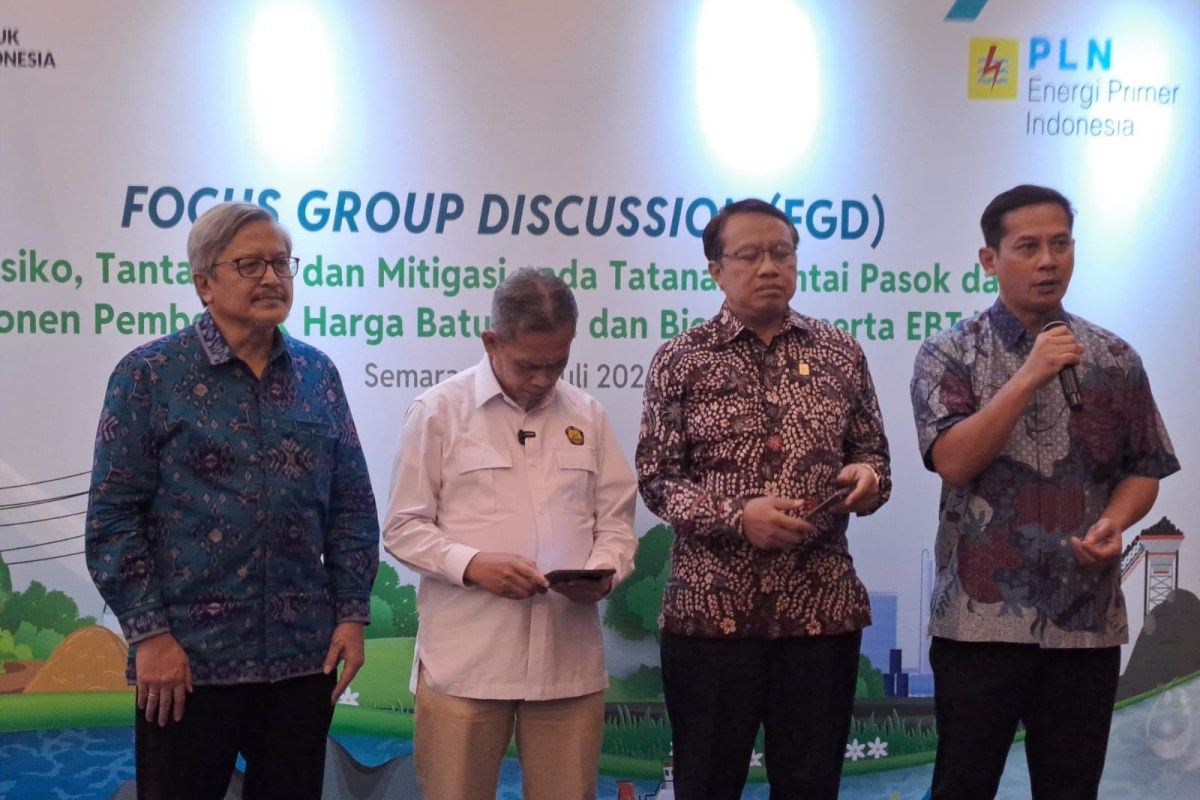Direktur Biomassa PLN EPI Antonius Aris Sudjatmiko, Direktur Utama PLN EPI Iwan Agung Firstantara, Direktur Bio Energi Ditjen EBTKE KESDM Edi Wibowo Wakil Ketua IV MEBI Widi Pancono