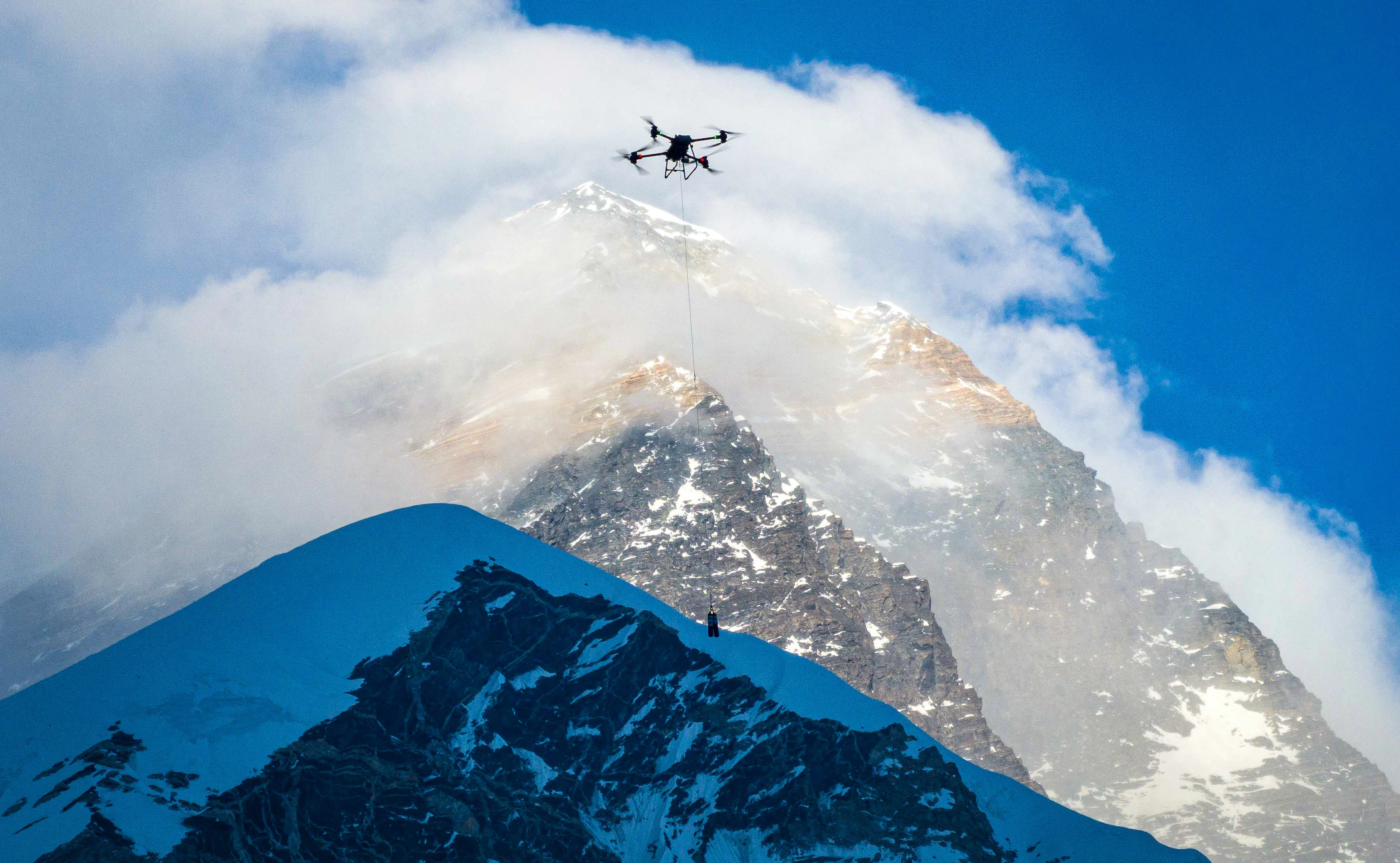 Drone Buatan Perusahaan China, DJI Berhasil Terbang Sampai ke Puncak Everest/scmp.com