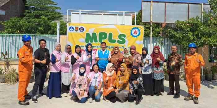 MENGAJAR : PLN UPT Semarang menggelar Program PLN Mengajar dengan tema Keselamatan Ketenagalistrikan di SDN Rowosari 02, Semarang.