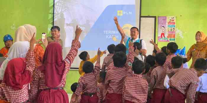 SEMANGAT : PLN UPT Semarang menggelar Program PLN Mengajar dengan tema Keselamatan Ketenagalistrikan di SDN Rowosari 02, Semarang.