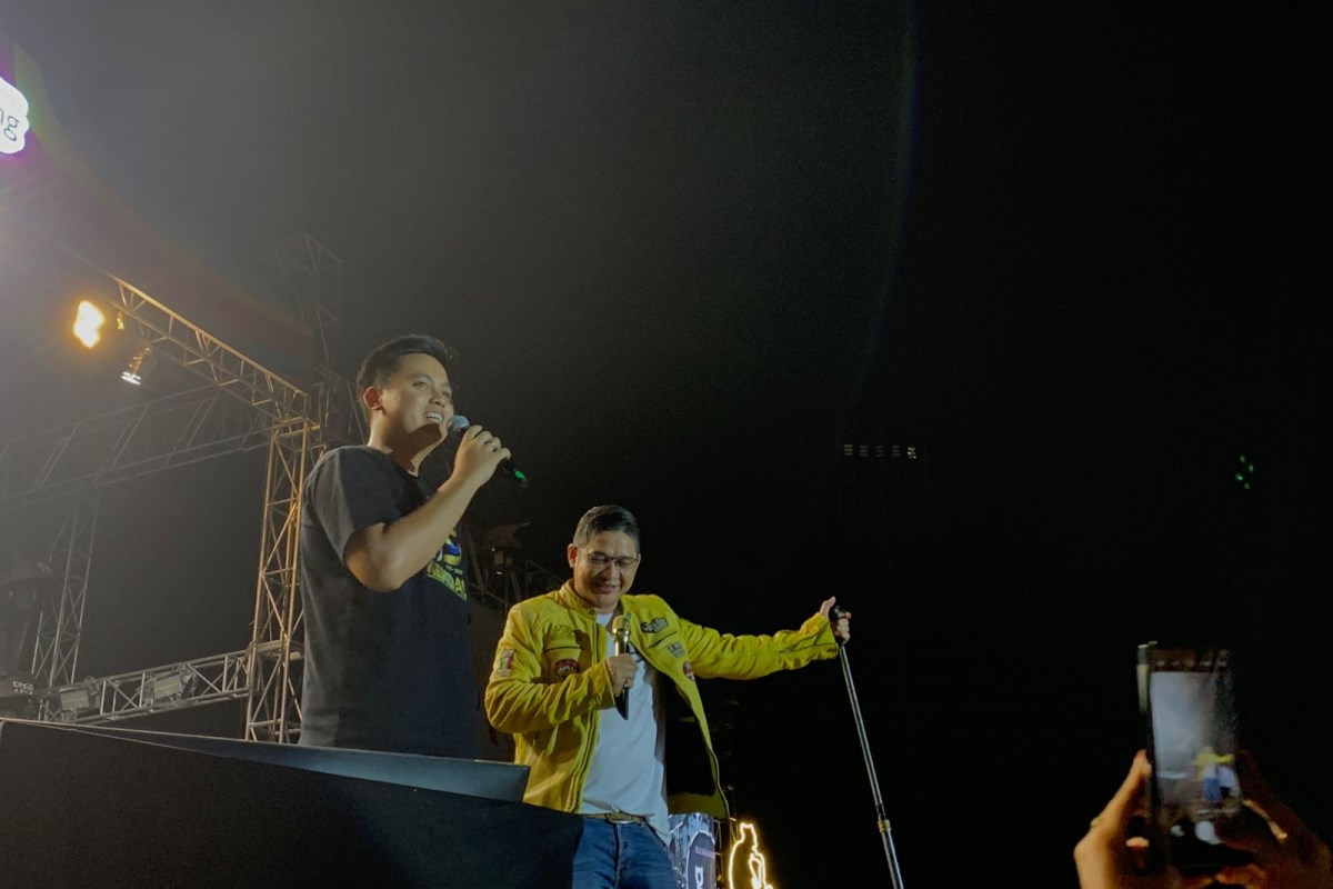 Penampilan memukai band Ungu di perayaan Pekan Raya Kendal tahun 2024 di Stadion Utama Kebondalem, Sabtu (27/7) malam. DEVI KHOFIFATUR RIZQI/ JAWA POS RADAR SEMARANG