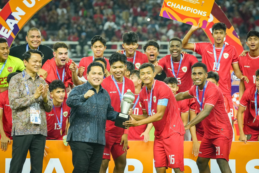 Erick Thohir bersama skuad Timnas U-19