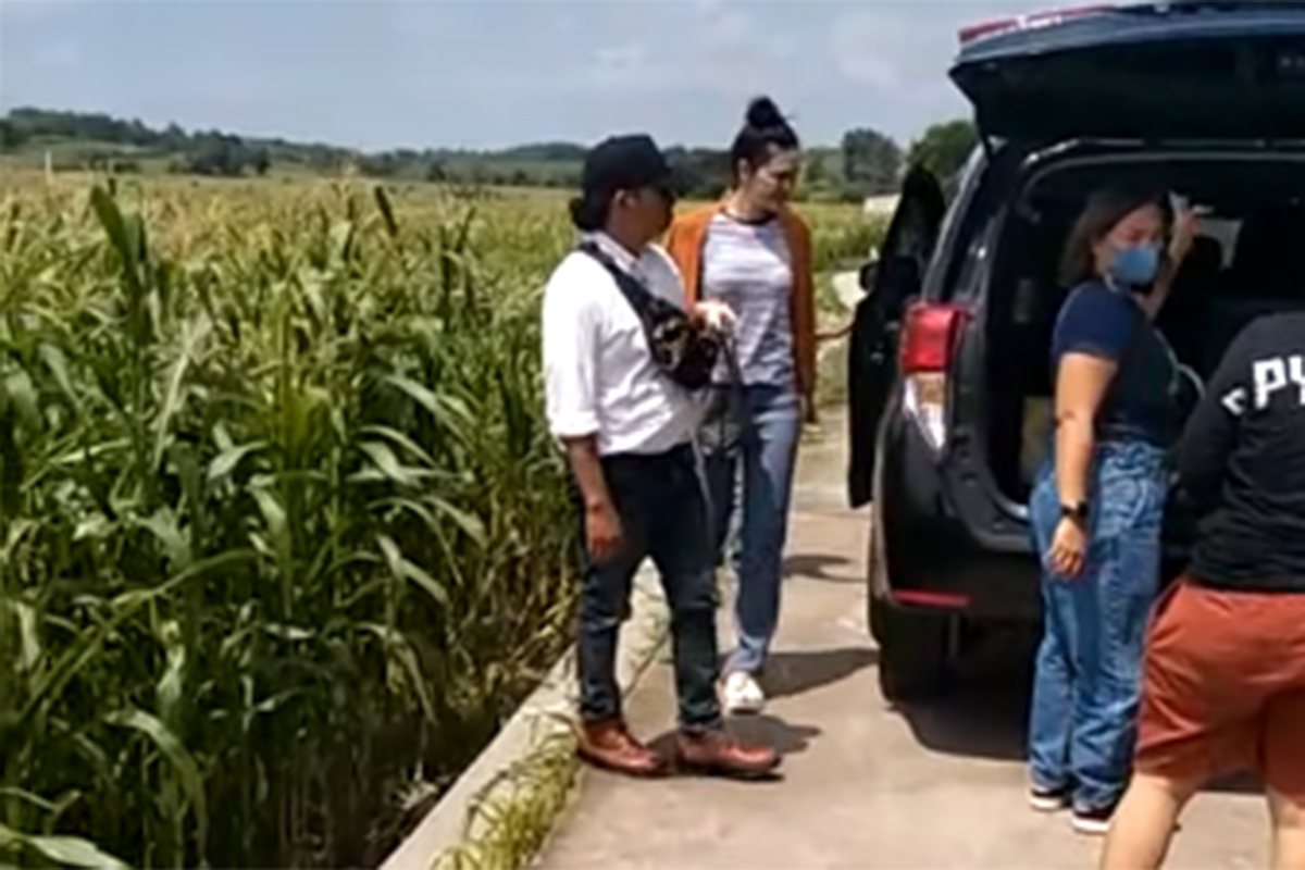 Luna Maya disela syuting film Sumala. (Istimewa)