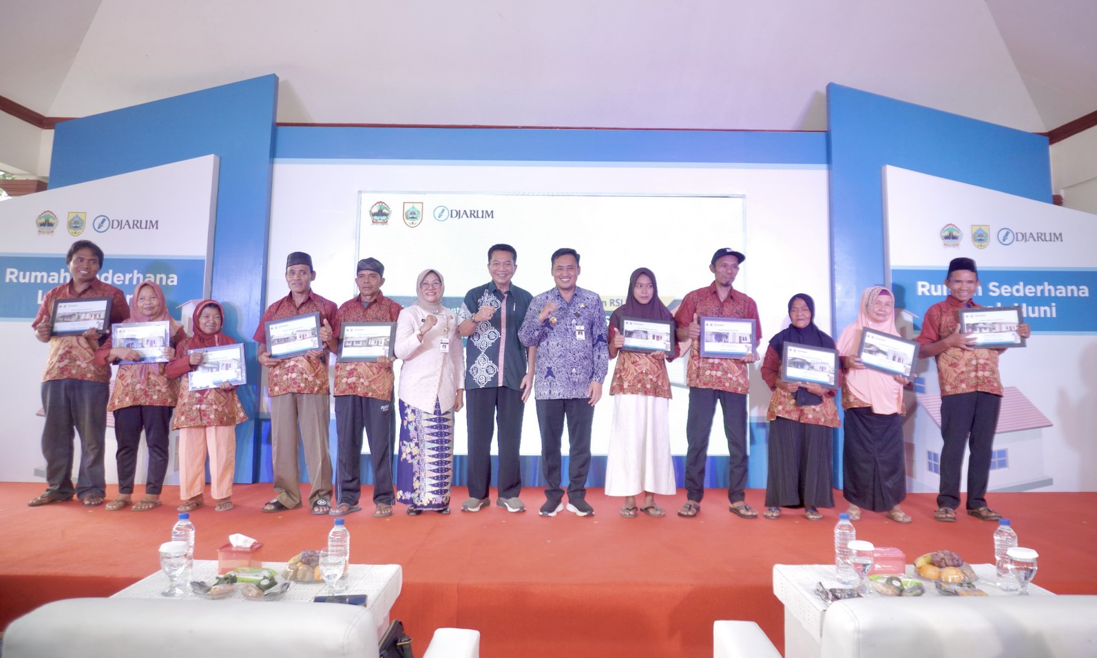 Serahterima bantuan renovasi 10 rumah tahun 2024 di Kabupaten Pemalang dari PT Djarum.