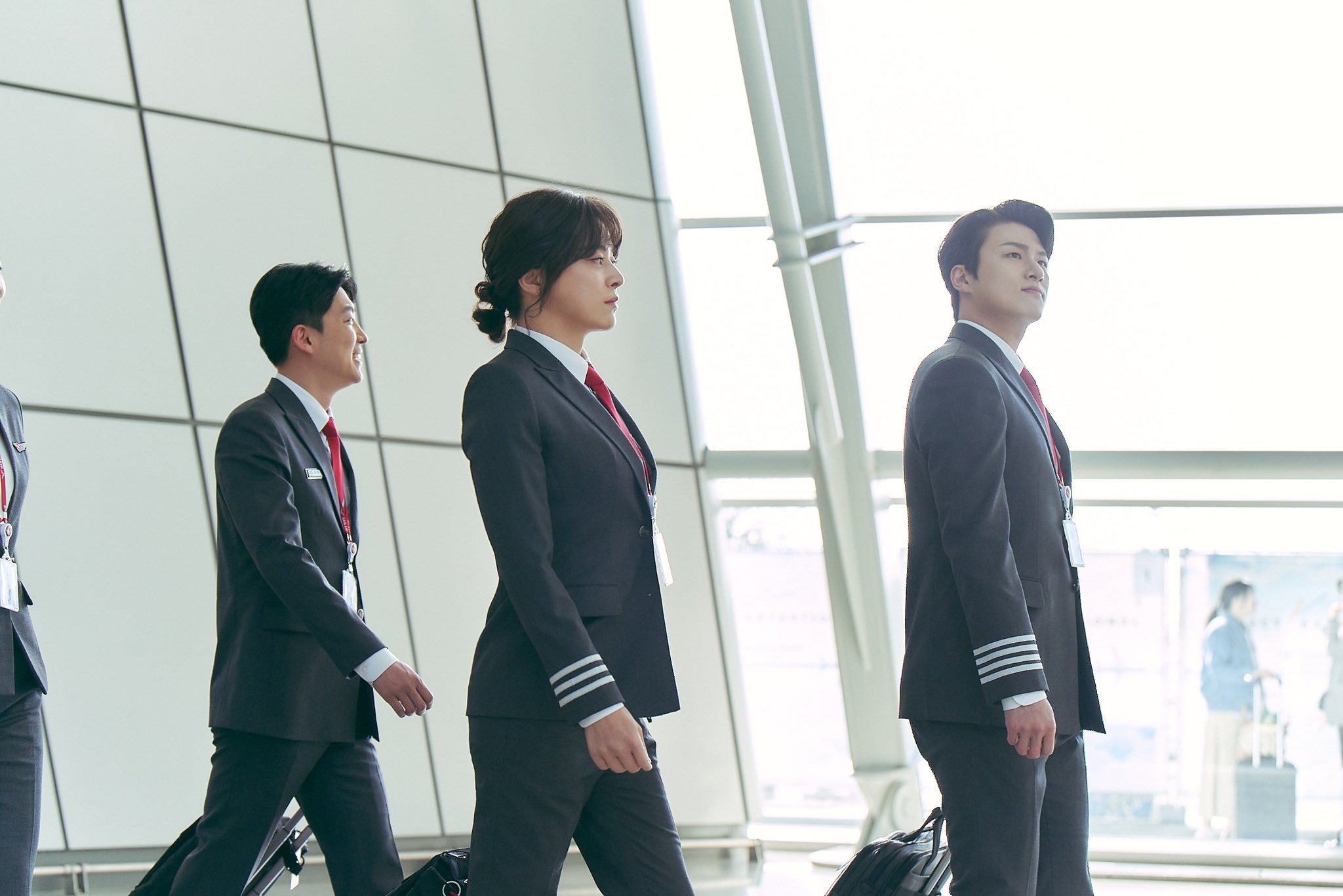 Jo Jung Suk dan Shin Seung Ho dalam film Pilot