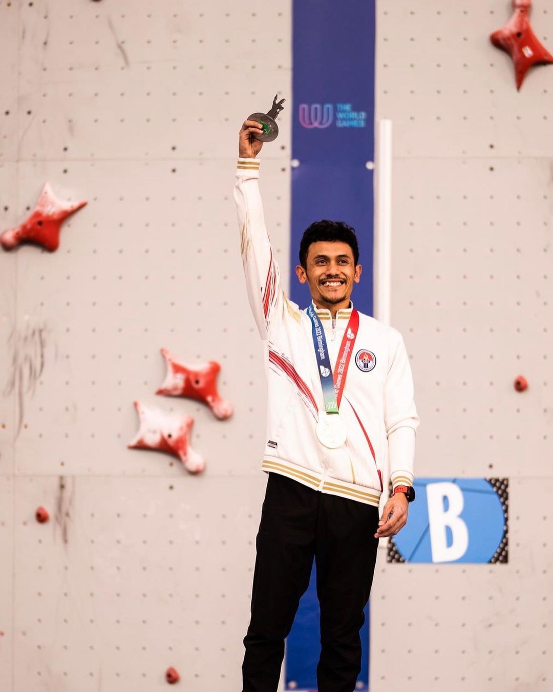 Veddriq Leonardo saat diatas podium The World Game 2022
