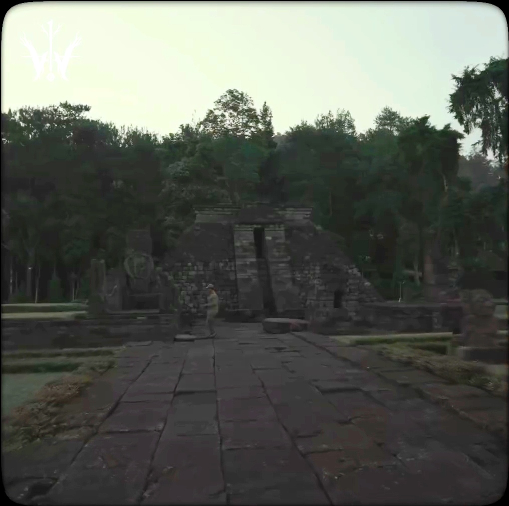 Tangkapan layar pada akun Instagram @alffy_rev yang memperlihatkan Candi Sukuh