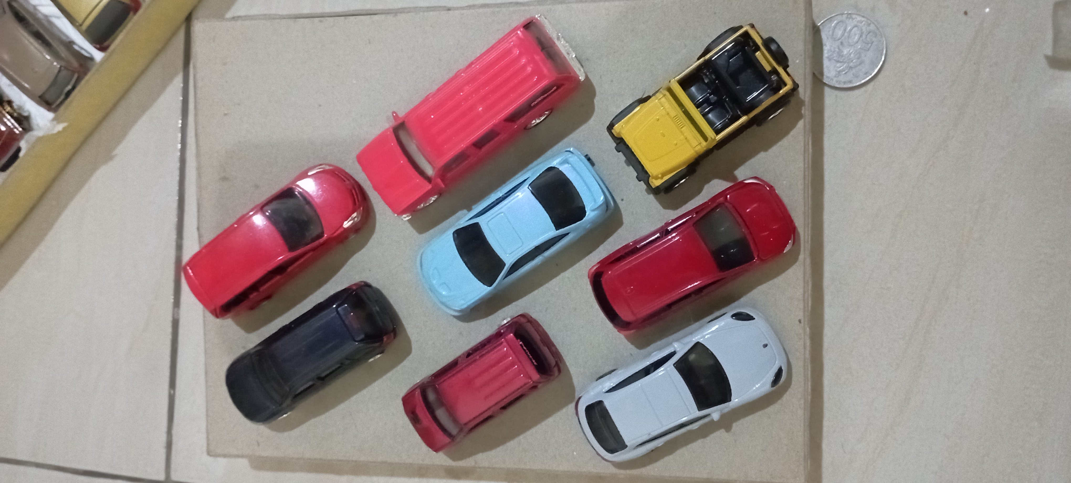 Beragam koleksi diecast mobil di rumah