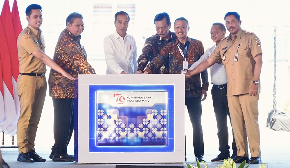 Peresmian PT BTR dihadiri oleh Presiden Joko Widodo beserta Menko Perekonomian Airlangga Hartarto, Menko Kemaritiman Luhut Binsar Pandjaitan, Menteri Investasi dan Penanaman Modal Bahlil Lahadalia ...