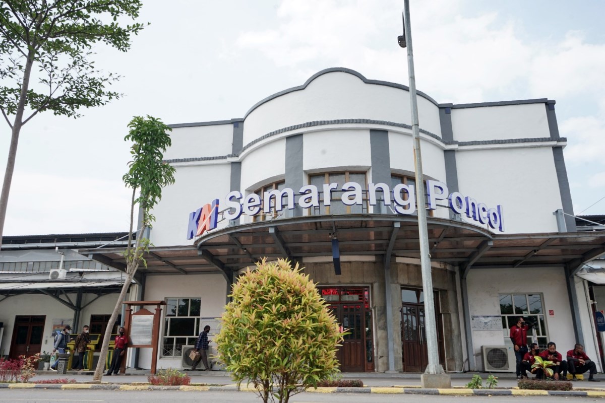 ak Terasa  Usia Stasiun Poncol Sudah 110 tahun, stasiun yang berlokasi di Jalan Imam Bonjol, Purwosari, Kecamatan Semarang Utara, Kota Semarang, resmi beroperasi sejak 6 Agustus 1914. ( Adityo Dwi)
