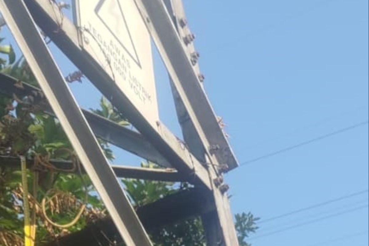 Warga Purwoyoso digegerkan adanya temuan orang gantung diri di tower tower listrik, Jumat (9/8/2024) sekitar pukul 05.30.