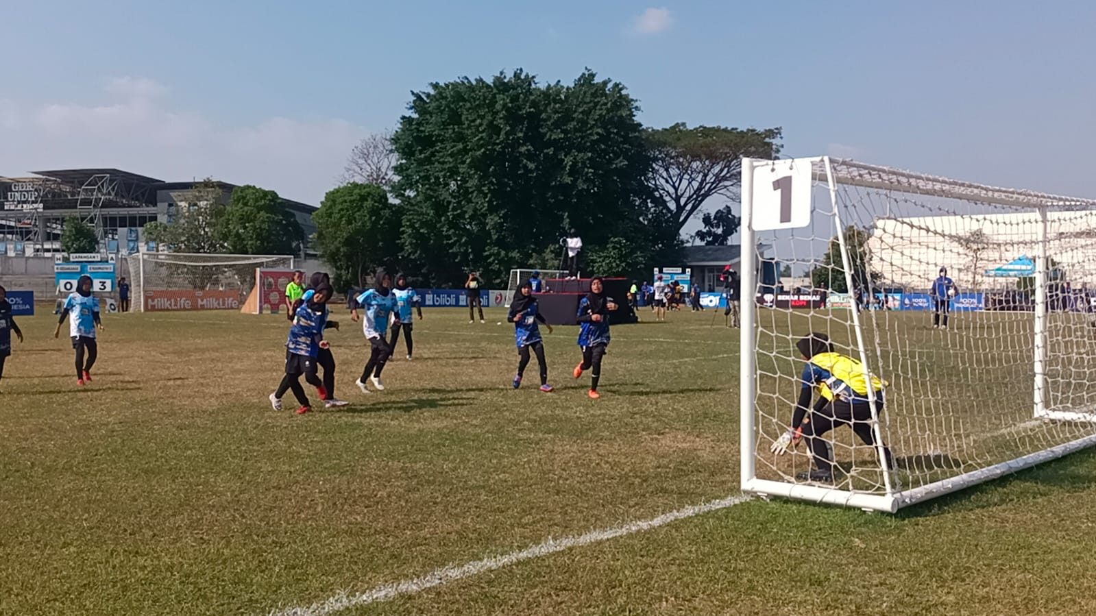 BERSAING: Pertandingan 7 vs 7 di Stadion UNDIP, Tembalang, Kota Semarang (10/8).