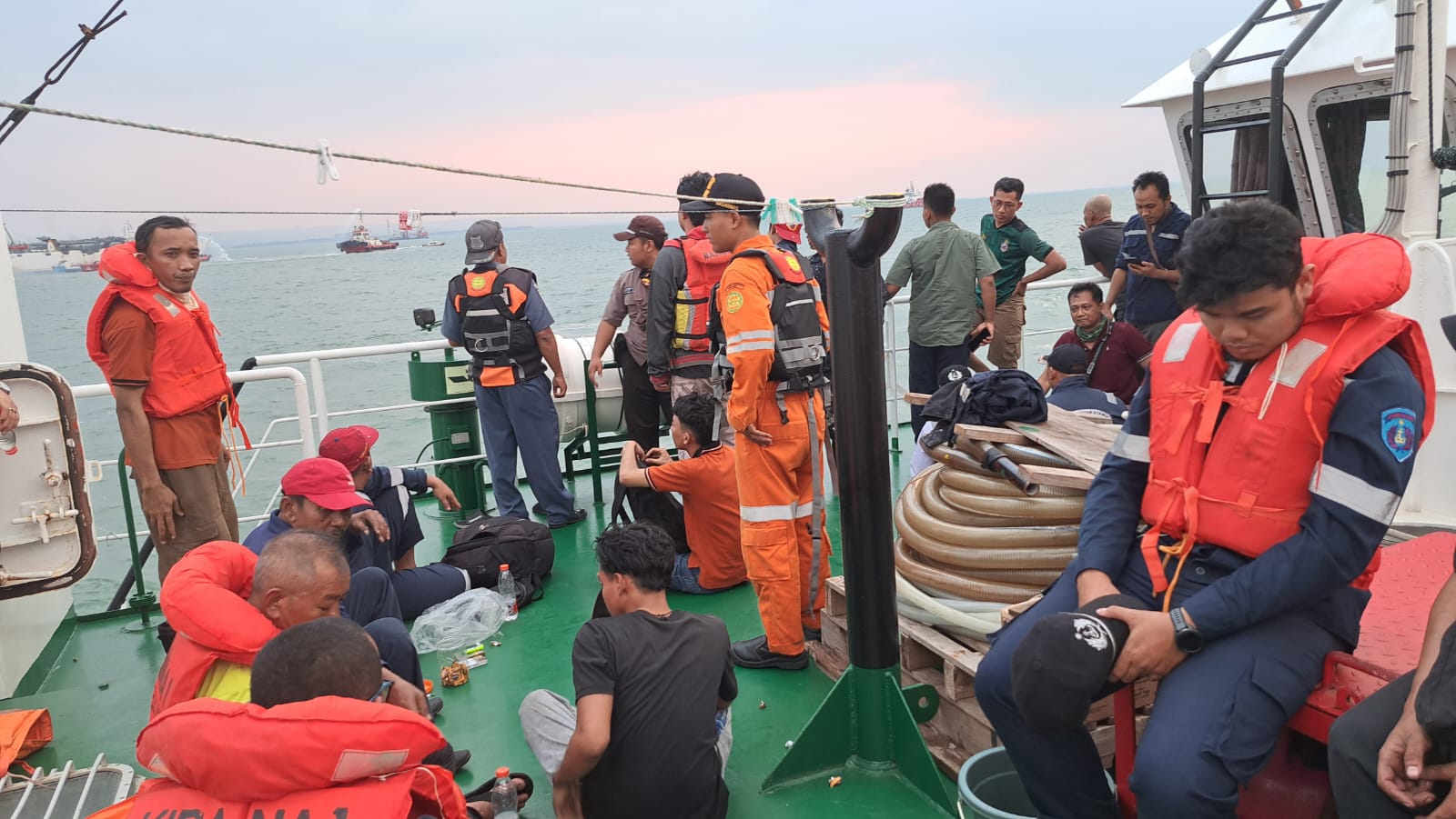ABK Kapal Mottor Kirana yang terbakar berhasil dievakuasi.