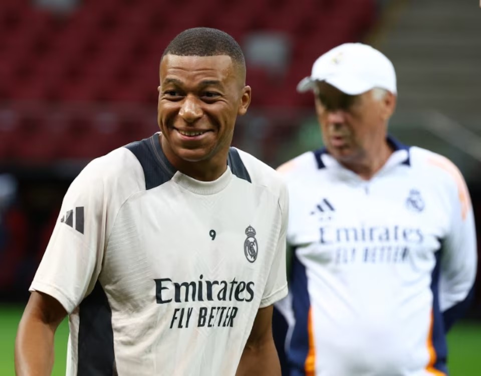 Sesi latihan Kylian Mbappe dan sang pelatih Real Madrid Carlo Ancelotti