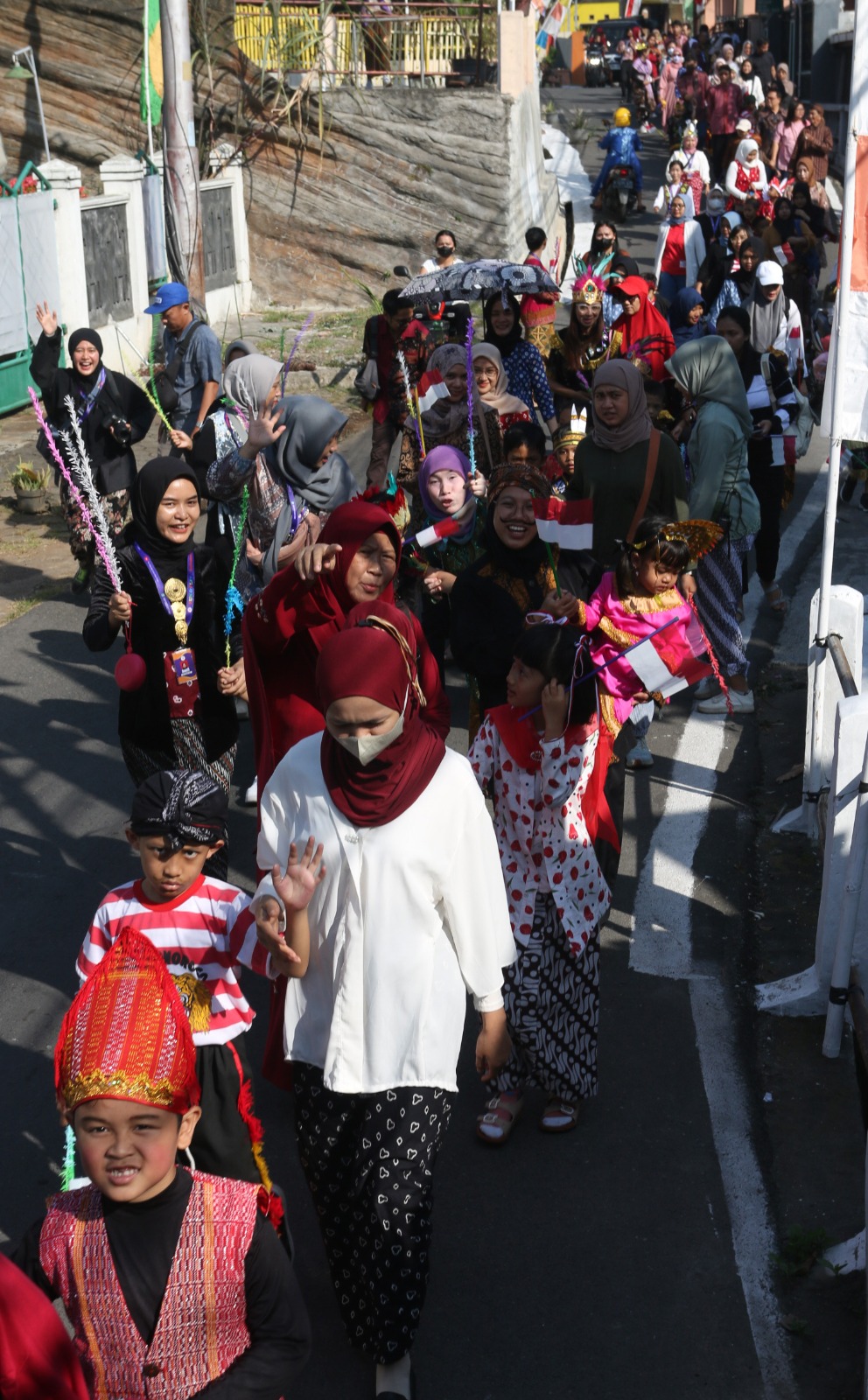 Siswa TK Inklusi&nbsp;Fun&nbsp;and&nbsp;Play merayakan HUT RI melalui Parade Sahabat Kecil, Kamis (15/8/2024).
