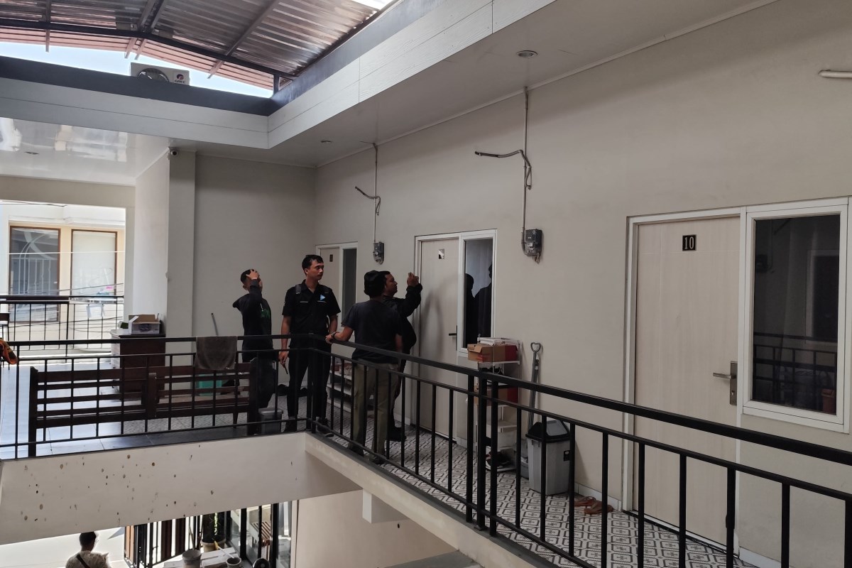 Kamar kos yang ditempati korban terlihat tertutup.&nbsp;(M Hariyanto/Jawa Pos Radar Semarang)