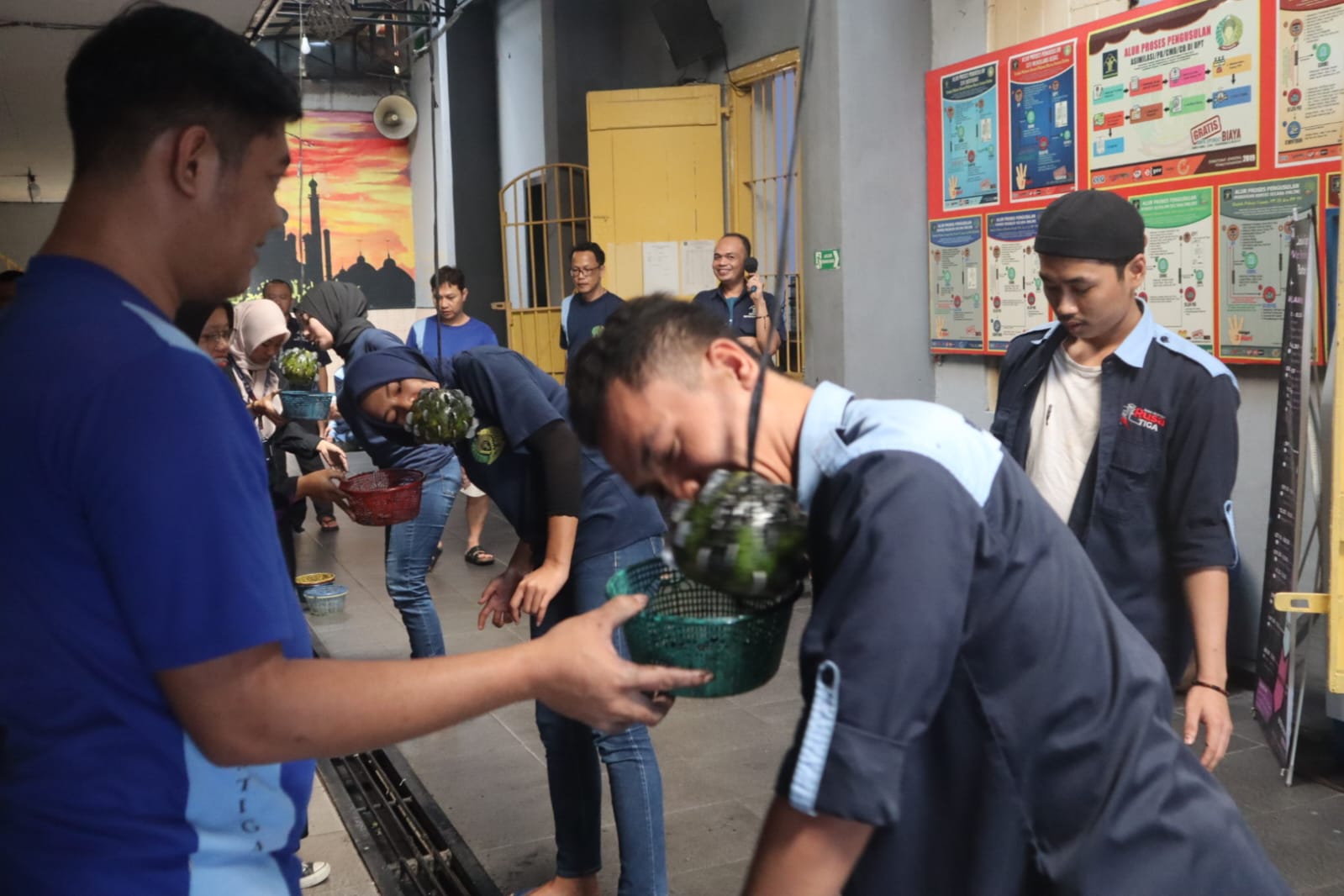 Warga Binaan Pemasyarakatan (WBP) Rutan Salatiga mengikuti berbagai perlombaan