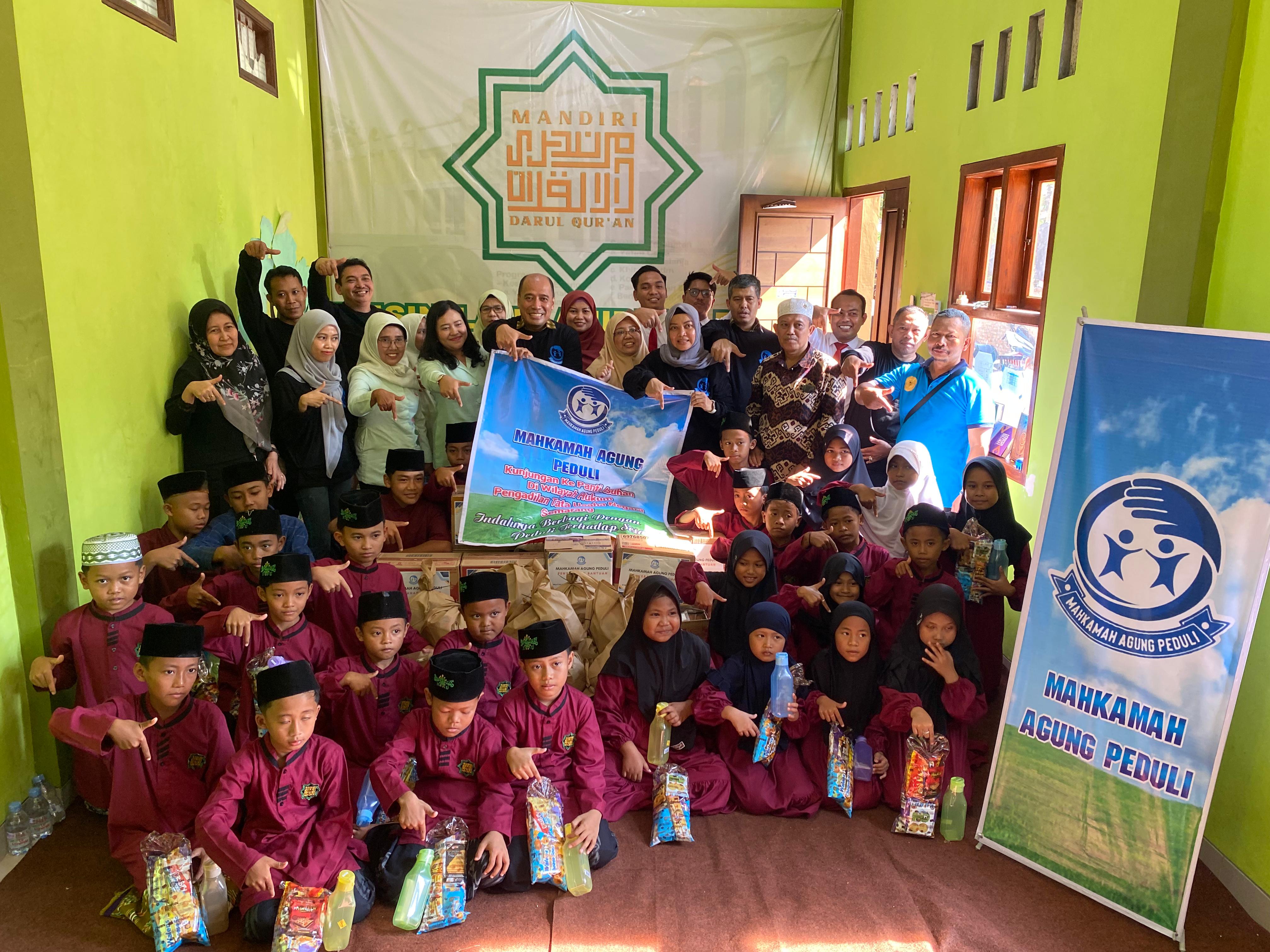 PEDULI: Mahkamah Agung Peduli di Yayasan Mandiri Darul Quran Jepara dan Panti Asuhan LKSA Tresno Ing Siwi Jepara, Sabtu (17/8).