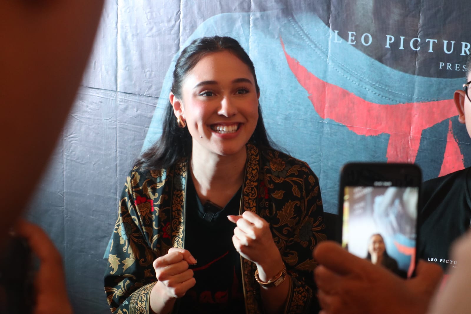 Cantik: Potret Yasmin Napper yang terlihat semangat dan antusias saat berlangsungnya meet and greet dan gala premier film Thaghut di The Park Semarang