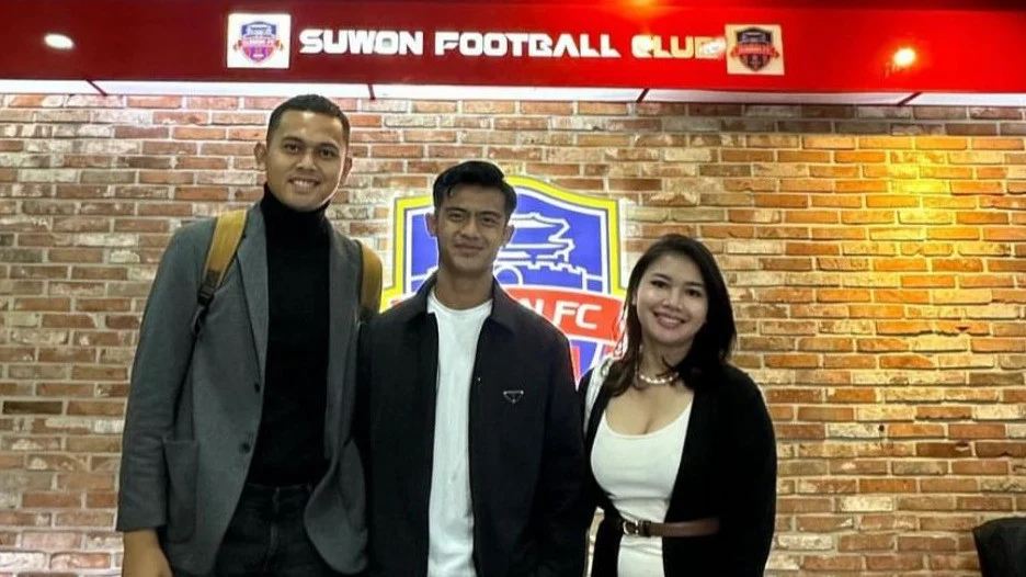 Lucya Mandez Bes, istri dari Eks asisten pelatih Luis Milla  bersama Pratama Arhan.