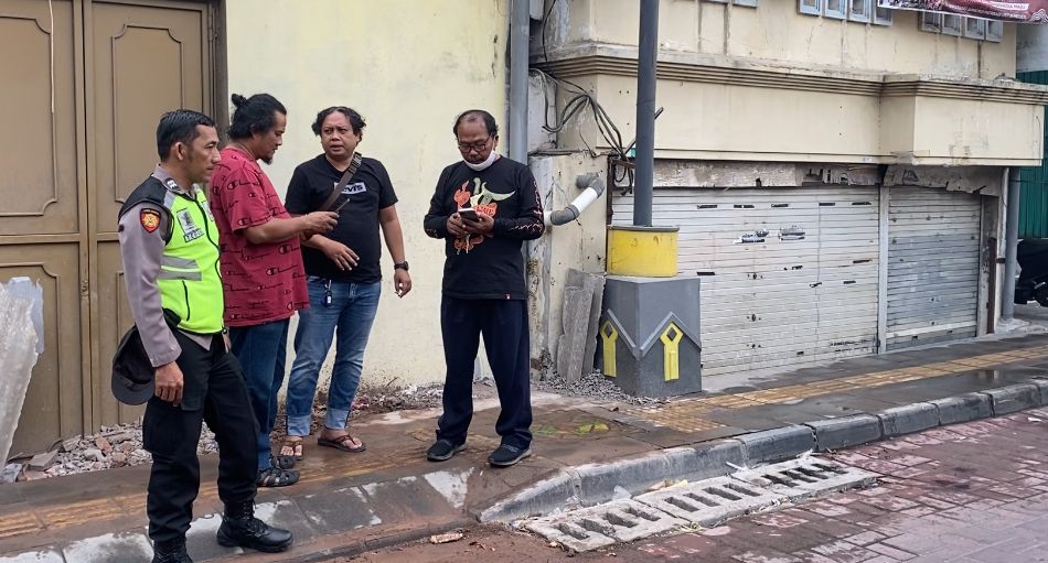 Polisi melakukan olah TKP tawuran. (M (Hariyanto/Jawa Pos Radar Semarang)