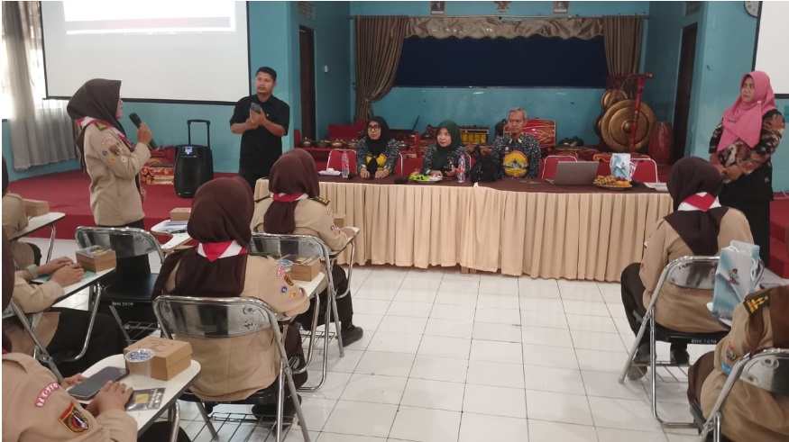 Kantor Wilayah Kementerian Hukum dan Hak Asasi Manusia Jawa Tengah kembali melaksanakan kegiatan RuKI goes to School di SMKN 1 Slawi, Jumat (24/8/2024).