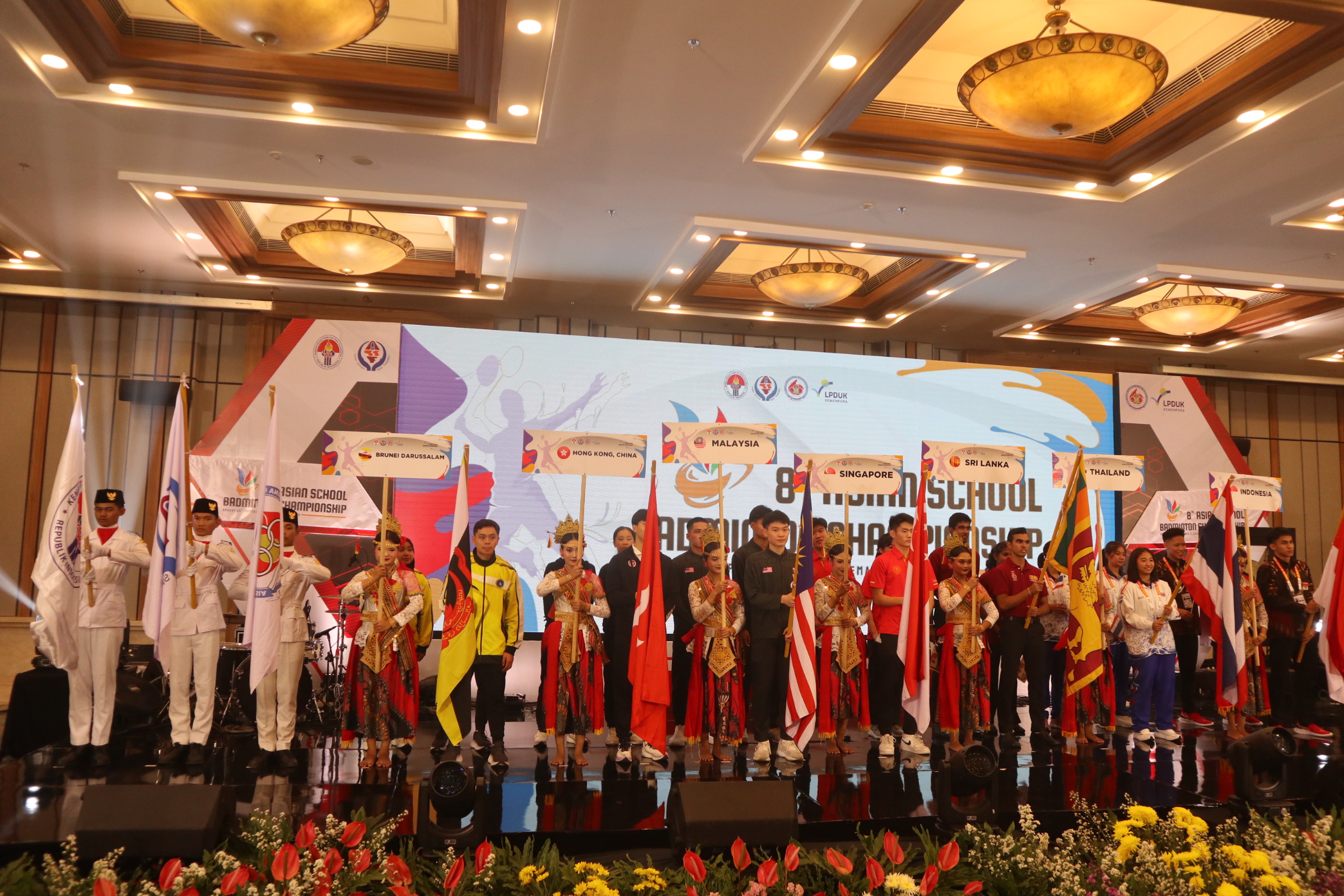 Perwakilan setiap negara saat devile di opening ceremony Asian School Badminton Championship 2024