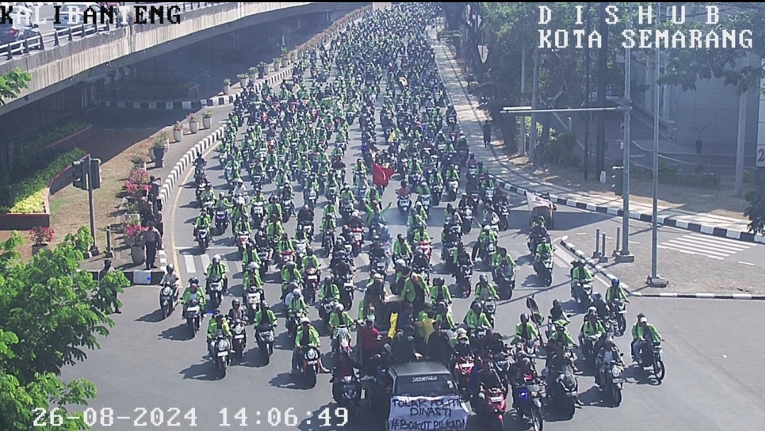 Rekaman CCTV mahasiswa konvoi menuju kantor DPRD Jateng.