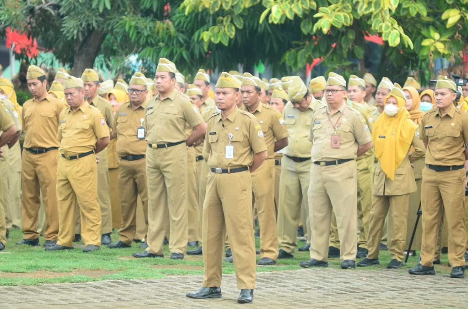 Ilustrasi para PNS di Kabupaten Kendal Jawa Tengah saat melaksanakan apel aparatur sipil negara.