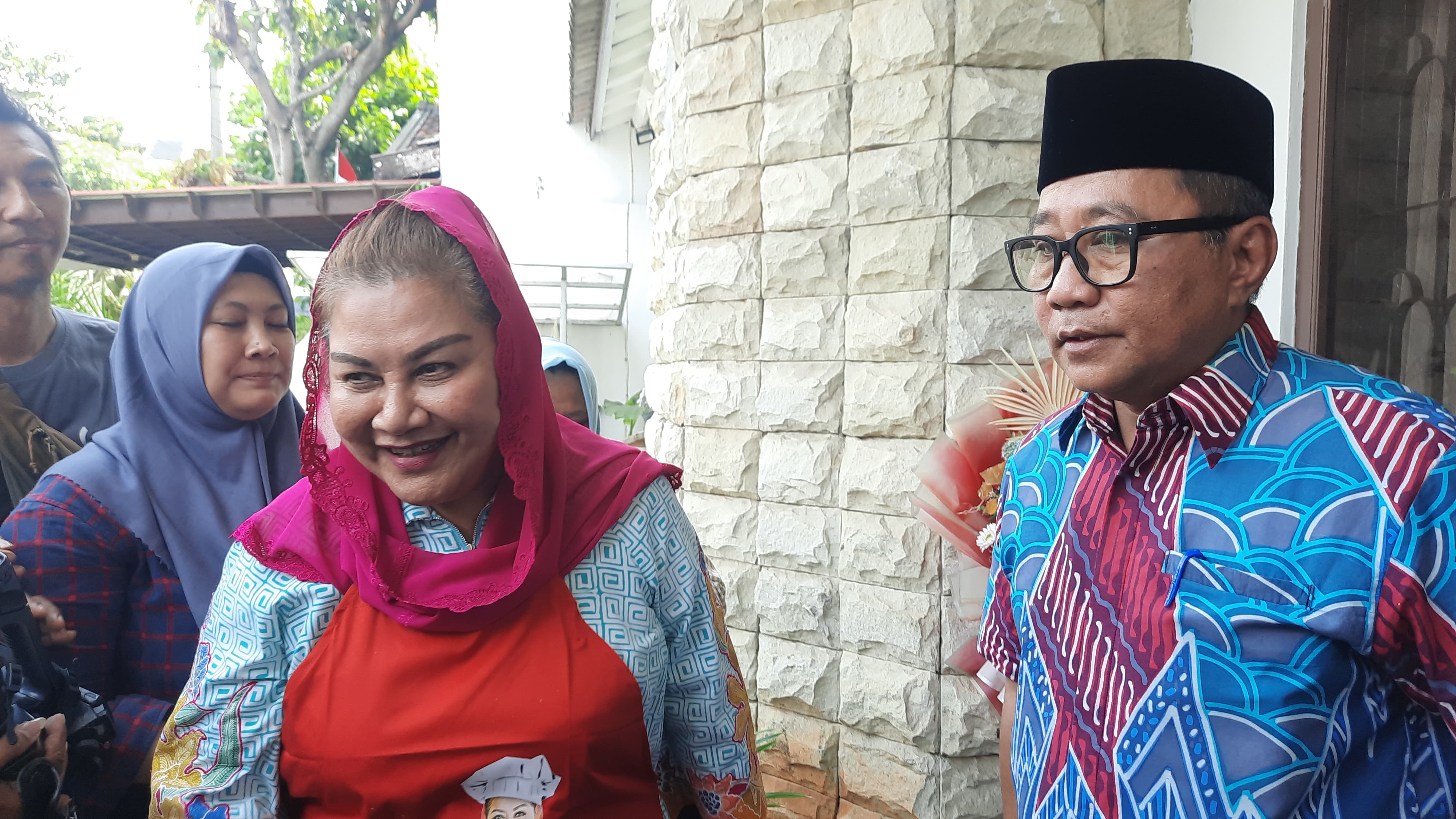Sekretaris Daerah (Sekda) Kota Semarang, bersilaturahmi ke kediaman Wali Kota Semarang, Hevearita Gunaryanti Rahayu untuk mengajukan izin cuti.