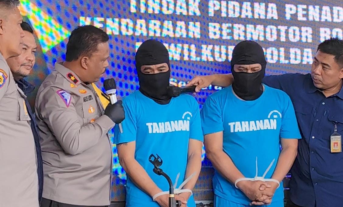 Jawa Tengah mengungkap kasus jual beli mobil tanpa kelengkapan surat di di Dukuh Jetis, Kwarasan, Kecamatan Grogol, Kabupaten Sukoharjo, 31 Juli 2024 sekitar pukul 22.00. (Hariyanto/Radar Semarang)