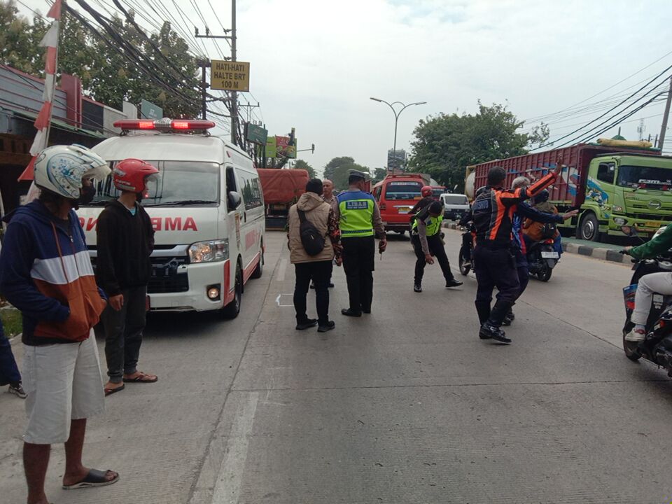 Mahasiswi Polines Semarang meninggal setelah terlibat kecelakaan dengan truk hino di kawasan Tugu Semarang, Kamis (29/8/2024).