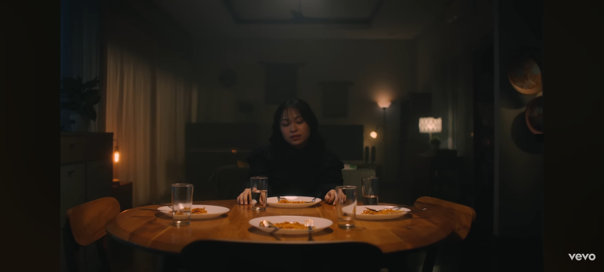 Bernadya dalam music movie Kini Mereka Tahu