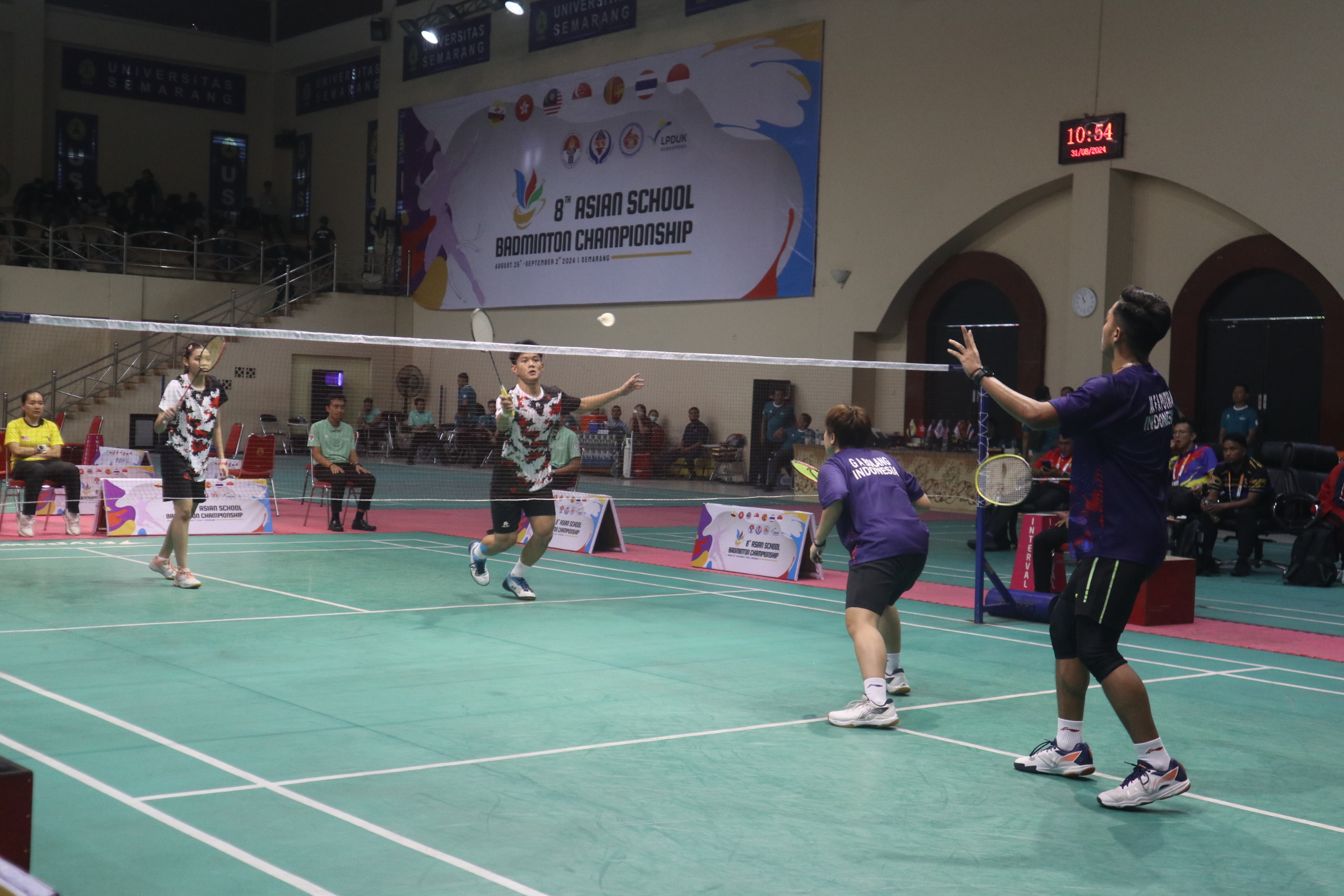 Muhammad Firza Athallah/Geraldine Alexandra Bolang melawan Datu Anif Issac Bin Datu Asra/Shaneesa Binti Shahidi.