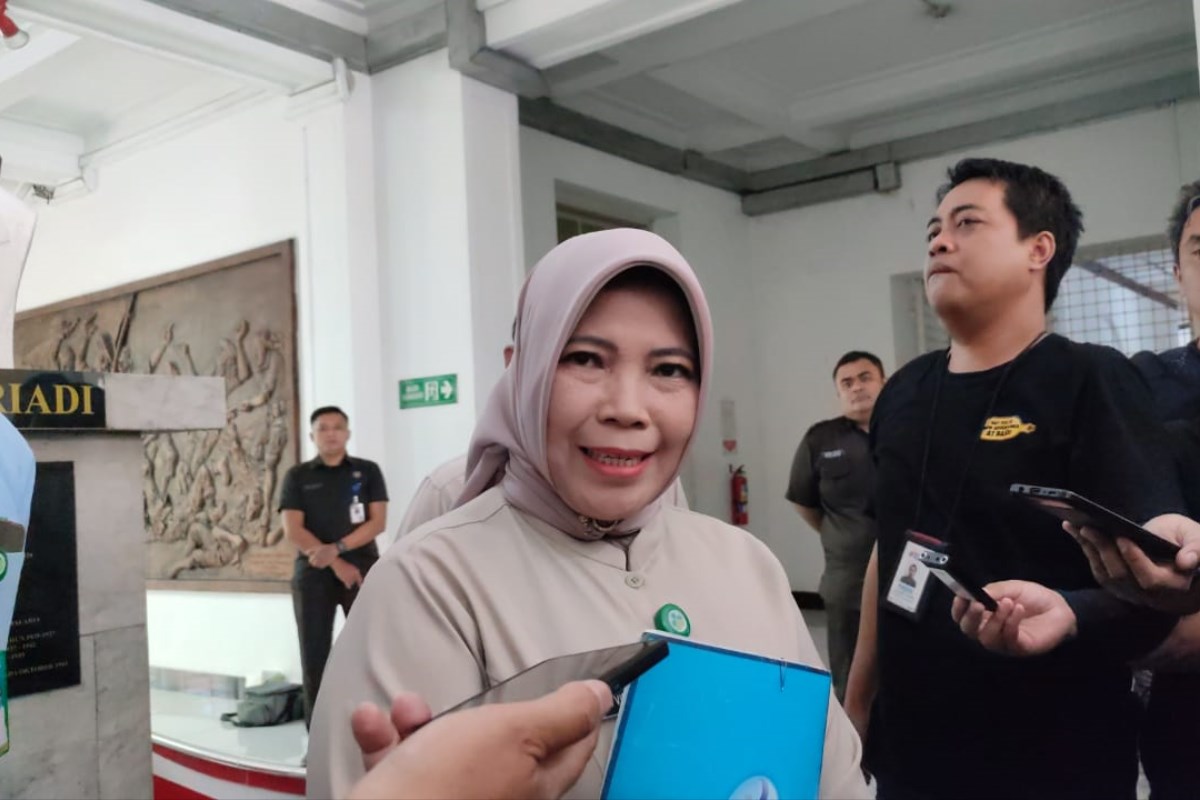 Koordinator Hukum, Humas, Organisasi dan Pemasaran RSUP dr Kariadi, Vivi Vira Viridianti memberikan keterangan, Senin (2/9/2024).&nbsp;IDA FADILAH/JAWA POS RADAR SEMARANG