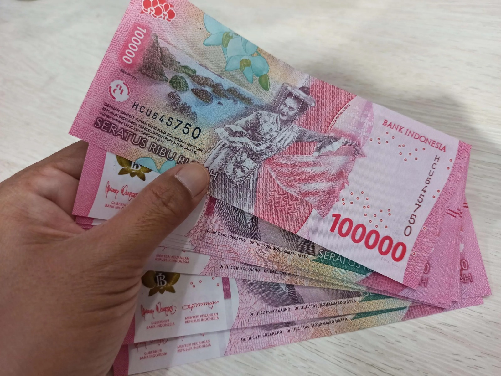 ilustrasi uang bansos