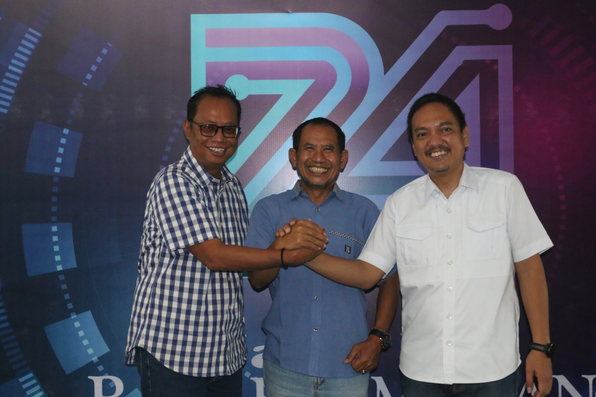 Pasangan calon (Paslon) Wali Kota dan Wakil Wali Kota Semarang Yoyok Sukawi - Joko Santoso (Yok-Jos) bersama Direktur Jawa Pos Radar Semarang Baehaqi.