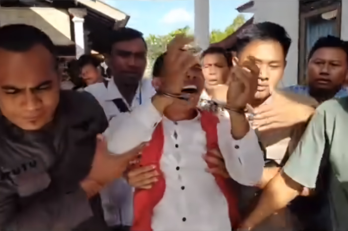 Tangkapan layar video viral terkait Pria di Bali yang nangis histeris usai divonis 5 tahun penjara gegara pelihara Landak Jawa.