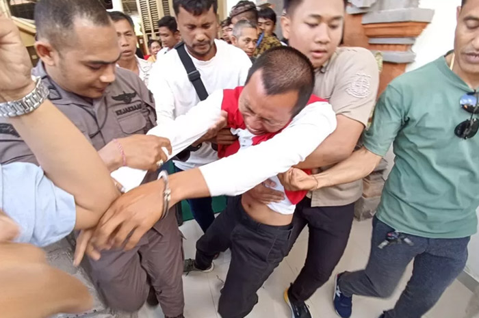 I Nyoman Sukena, pria di Bali yang didakwa ancaman penjara 5 tahun usai ditangkap karena memelihara Landak Jawa.